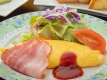 【洋食朝食】作りたて熱々のふわとろオムレツ。