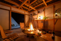 屋根付きの焚き火小屋