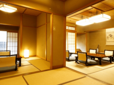 鳳凰殿準特別室（本間・次の間）１２．５畳の本間に６畳の次の間、玄関には坪庭も備わった準特別室です。