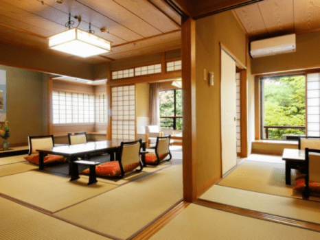 鳳凰殿特別室(次の間)奥左手には14.5畳の本間、手前左手には8畳の副室、奥右手には6.5畳の副室など有