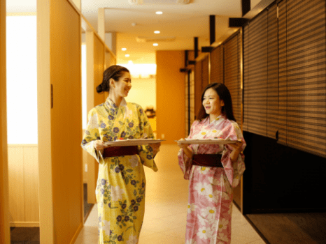 ～半個室食事処『NAGOMI』～　旅館の朝はゆっくりおしゃべりしながら過ごせますよね。