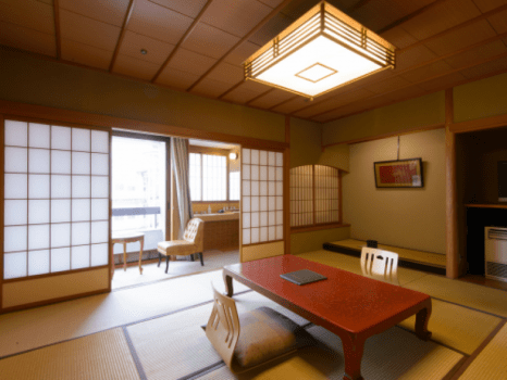 本館・標準客室の一例。お部屋は旅館らしく全て純和風のしつらえでございます。