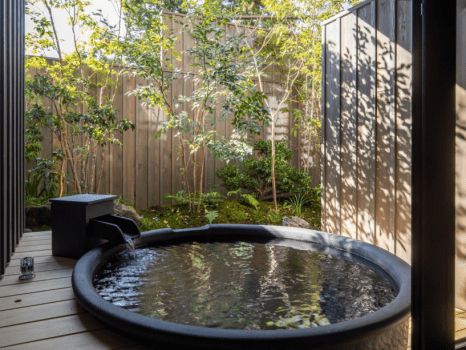 【能登牛×新かにグルメ会席◇お食事処＜温泉露天風呂or温泉内湯付き客室＞】ずわい蟹と能登牛で舌鼓♪