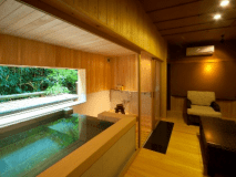 【本館：和室10畳以上・貸切風呂利用特典付／夕食部屋食】禁煙