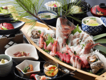～『舟盛グルメ』会席～春夏は当館で人気第1位になるおすすめ会席。※舟盛は2名様分