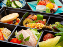 ～お部屋でしっぽりお籠り。吉田屋　一段弁当～　コロナ影響も安心頂ける様、弁当箱も使い捨てタイプ♪