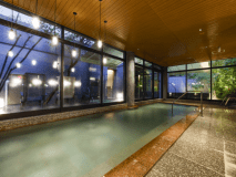 ～３階大浴場～
リニューアルオープン。開湯1300年の歴史を誇る名湯の源泉量を活かした上質の温泉です。