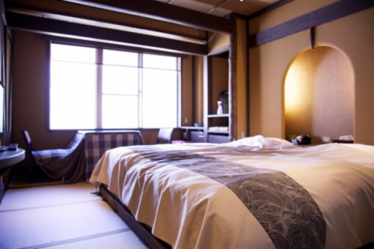 このベッドタイプのお部屋は館内で唯一、隣にお部屋がないお部屋です。隣を一切気にせず、お気に召すまま、ご滞在の時間をお楽しみいただけます♪