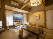【木曽御岳山を一望】　和室１０畳