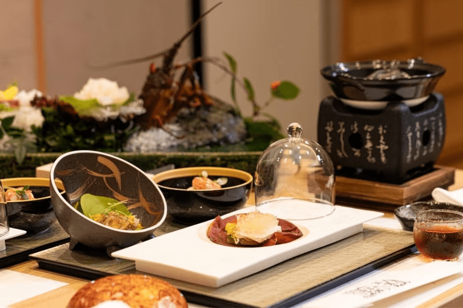 下田名産「金目鯛」をはじめ「伊勢海老」「鮑」を贅沢に使用した料理