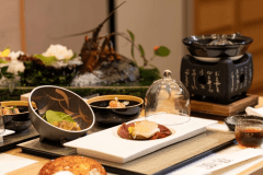 下田名産「金目鯛」をはじめ「伊勢海老」「鮑」を贅沢に使用した料理