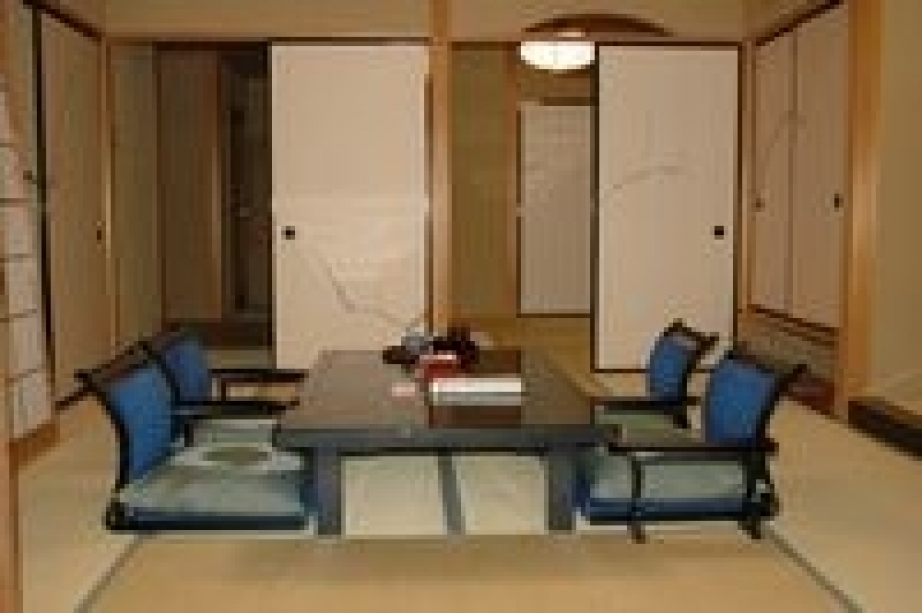 平日　現金払い限定　セミスイート料金でスイートタイフ゜のお部屋に泊まるプラン