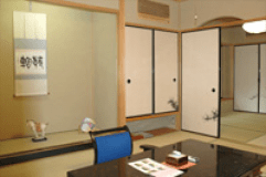 スイート　本間8畳+次の間4.5畳