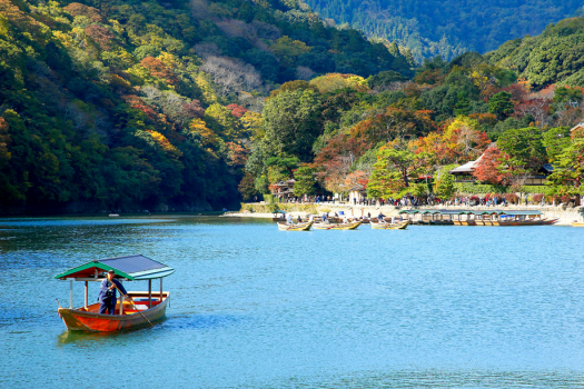 天下の名勝嵐山の大堰川清流