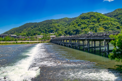 名勝・嵐山のシンボルである渡月橋 名勝・嵐山のシンボルである渡月橋