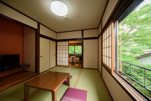 由布岳の見える和室6畳+広縁・トイレ付【山吹】