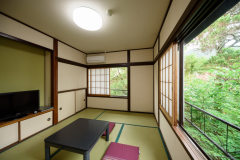 Japanese 6 Tatami Room/Shared Wash basin and Toilet