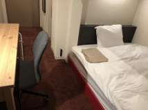 シングルECOの通常タイプ、お風呂は付いていません！トイレ洗面は付いています。入浴は大浴場をご利用下さい、15時～翌朝の10時まで（途中深夜24時から1時間は清掃にてご利用出来ません）当館で一番お値打ちなお部屋ですがベッドは余裕のダブルサイズ！