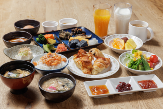 【グランピング／朝食付】ハンモック／薪割り体験／貸切バレルサウナなど豊富な無料アクティビティ！夕食は好きなものを自由に持ち込み☆朝食はホテルバイキング♪