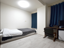 【ラージシングル】シングルルームよりも広々とした空間