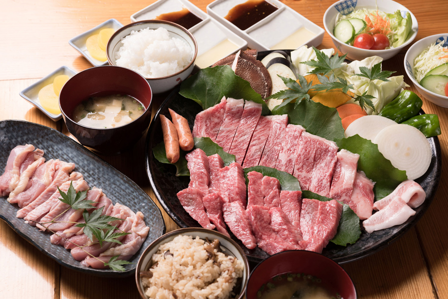炭火焼き　地鶏と黒毛和牛