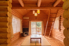 木々に囲まれたログハウス　一例