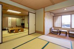 8畳＋12畳の206号室です