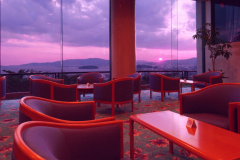 【サンヒルズ三河湾】夕暮れのラウンジ