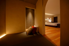 【TEN】Wide king bed / Open-air cypress bath 【TEN】Wide king bed / Open-air cypress bath