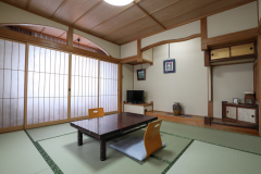 槐(えんじゅ)の間◆2階8畳(バス・トイレ付) 槐(えんじゅ)の間◆2階8畳(バス・トイレ付)