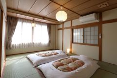 桂の間◆2階◆14畳+10畳の二間(トイレ・シャワー室付) 桂の間◆2階◆14畳+10畳の二間(トイレ・シャワー室付)