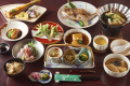 夕食一例になります。
季節の魚、野菜をご堪能下さいませ。