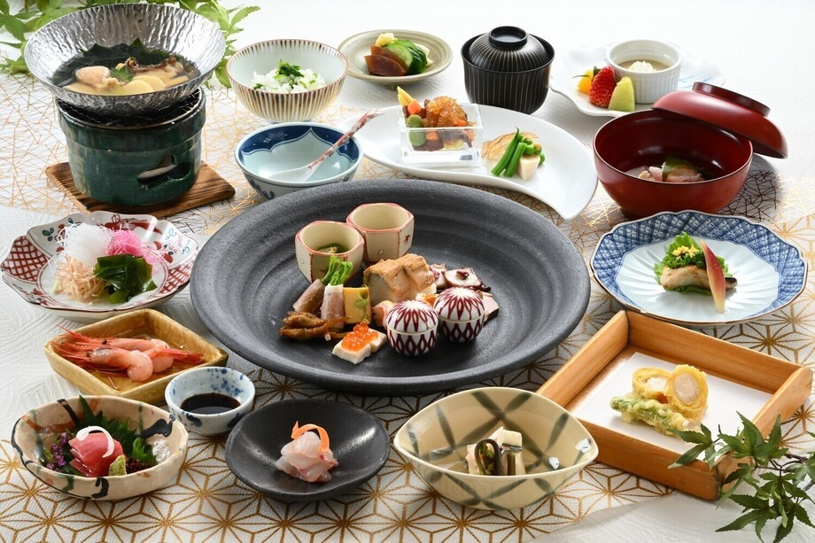 【加賀会席・夏】毛蟹と能登牛を味わう、夏の地の恵み 【加賀会席・夏】毛蟹と能登牛を味わう、夏の地の恵み