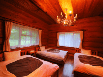 【ログハウス◇6～20名】洋室3室に分かれているから、2世代利用やグループ利用にもオススメ！