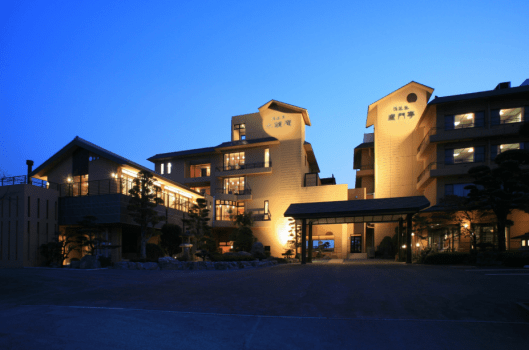 ★1泊朝食+近隣施設で使えるご夕食券3000円分付きプラン★