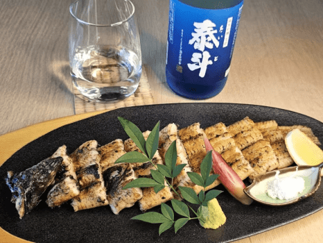 うなぎの白焼きと山鹿の日本酒「泰斗」のペアリング うなぎの白焼きと山鹿の日本酒「泰斗」のペアリング