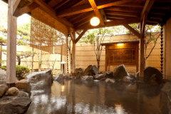 とろりとした肌触りが特徴の山鹿温泉。「乙女の柔肌」のようにすべすべ♪と評判です。