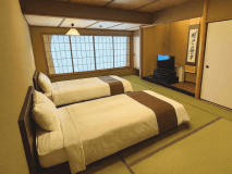 ■鹿門亭■　和室14畳 ＜畳にベッドのお部屋＞　※町側※