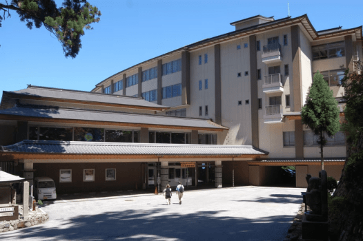 【延暦寺会館外観】
比叡山延暦寺唯一の宿坊