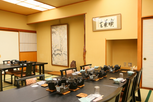 【食事会場】お食事場所は基本朝夕お食事会場にて。