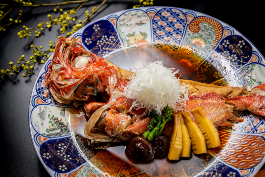 【八の坊名物】当館自慢のメイン料理！金目鯛のもろみ醤油焚きでございます。