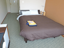 ★洋室（セミダブルベッド１台）