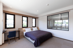 広島の宿泊施設には珍しいキングサイズのベットを置いています。お部屋と共に広々としたゆとりある空間をお楽しみください。