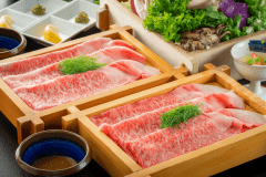 ■牛の温泉セイロ蒸し■国産和牛ならではの芳醇な旨味を逃さず、彩り豊かな旬野菜と共にあっさりと♪