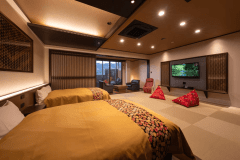 【リニューアル・悠然-yuuzen-】当館最上階の18畳和室からは美しい景色もお楽しみいただけます