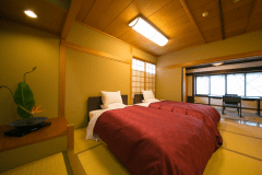 ２階　檜風呂内湯付き和洋室（寝室+ダイニングルーム+和室）