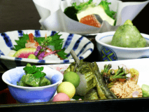 『毎月旬の素材を吟味した』京会席