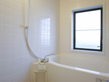 ８畳間和室のバスから河原子海岸方面を望む