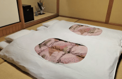 和室に布団でお休みいただけます。