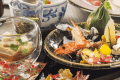 四季折々の食材を丁寧に仕立てた、当館自慢の懐石料理をご用意しております。
旬の味わいを大切に、山海の恵みを活かした品々を、一品ずつ最も美味しい状態でお届けします。
彩り豊かな前菜、旨味あふれる椀物、厳選和牛や新鮮な魚介など、料理人の技が光る懐石を心ゆくまでお楽しみください。